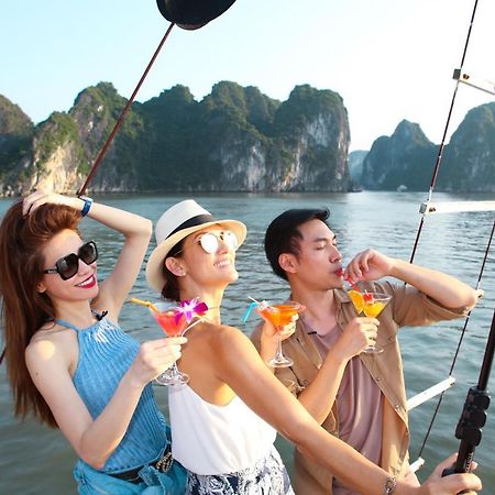 Charm Boutique Cruise Hotel ฮาลอง ภายนอก รูปภาพ