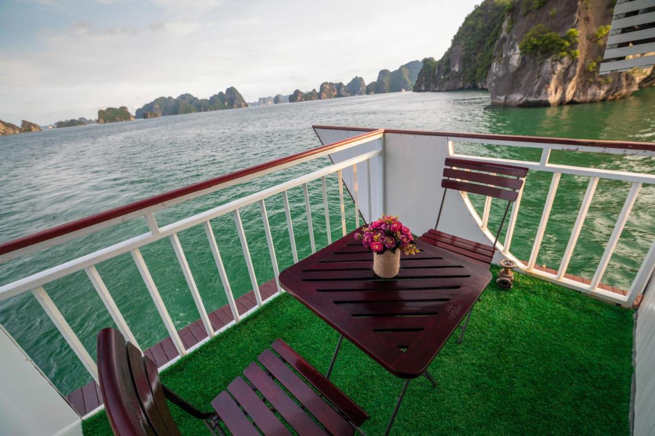 Charm Boutique Cruise Hotel ฮาลอง ภายนอก รูปภาพ