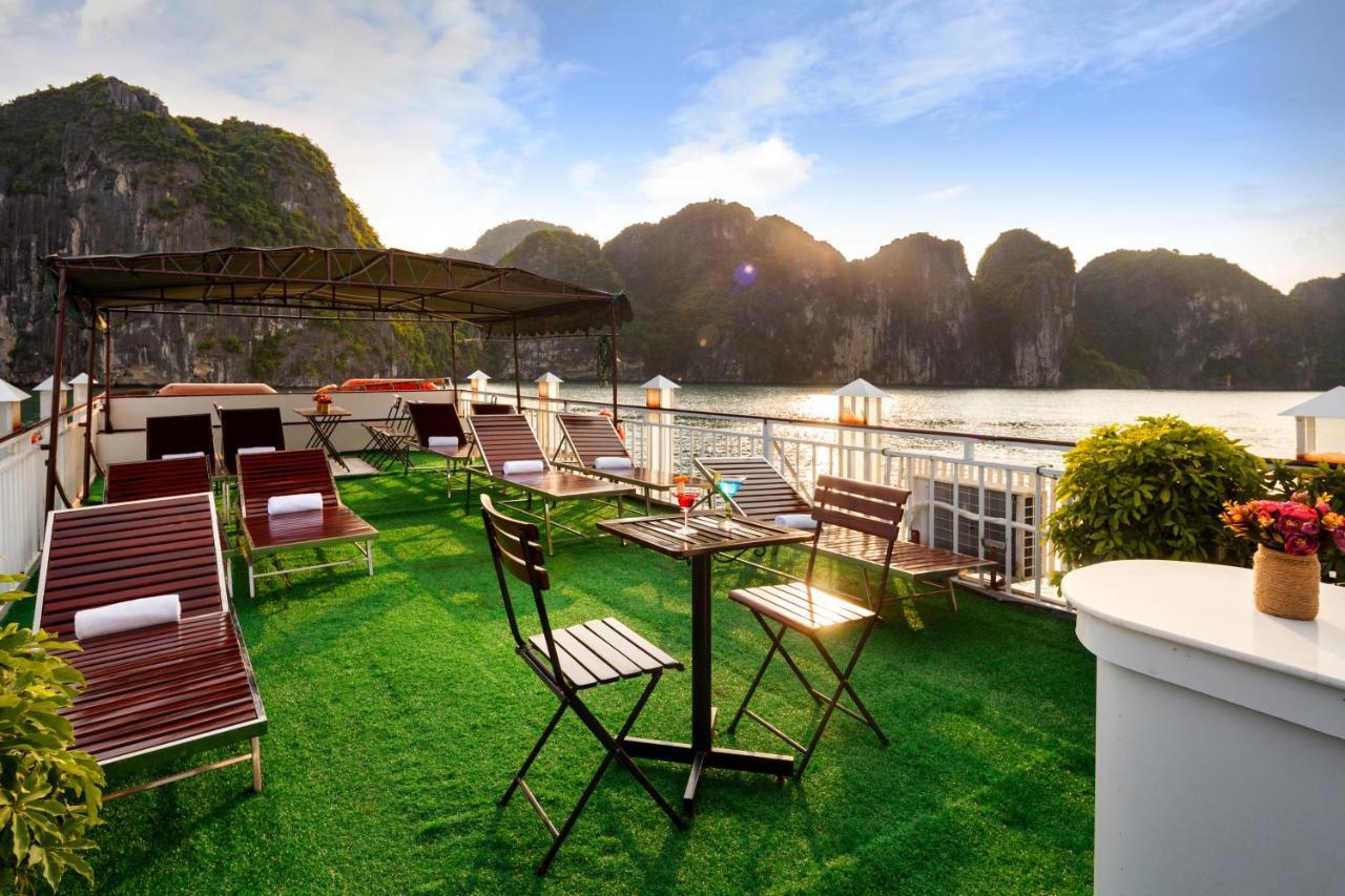 Charm Boutique Cruise Hotel ฮาลอง ภายนอก รูปภาพ