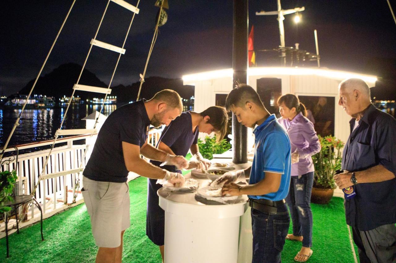 Charm Boutique Cruise Hotel ฮาลอง ภายนอก รูปภาพ