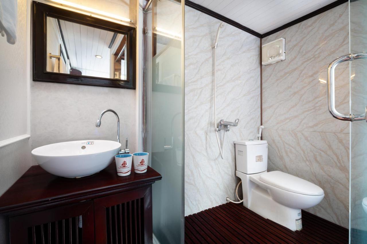 Charm Boutique Cruise Hotel ฮาลอง ภายนอก รูปภาพ