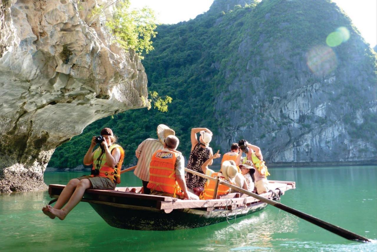 Charm Boutique Cruise Hotel ฮาลอง ภายนอก รูปภาพ